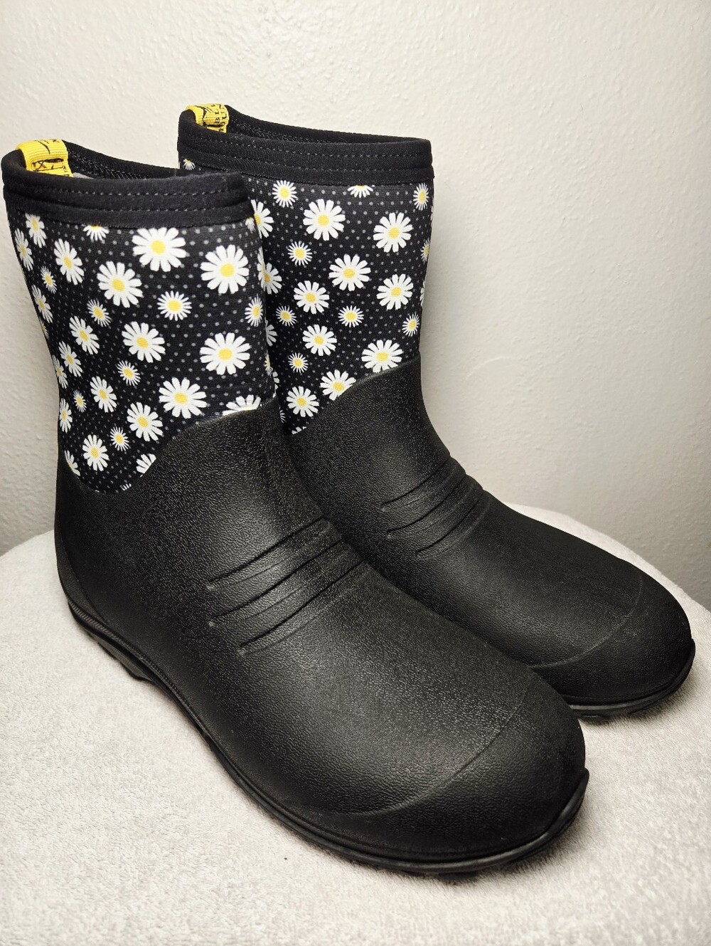 Blue Mountain Womens Size 10 Daisy Print Waterproof Rubber Muck Garden Boots